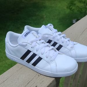 Adidas Sneaker Tennis Shoes 7